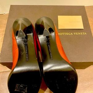 Authentic Bottega Venetta calf leather pumps